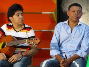 Robert Oñate y su hijo durante el programa Vallenato Fans